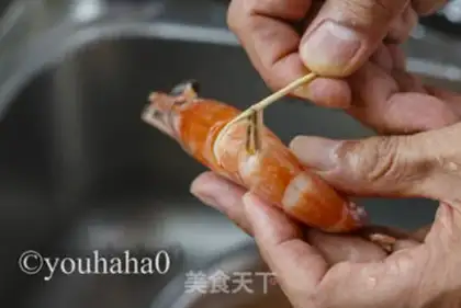 Make A red shrimp salad with oil and vinegar step 2