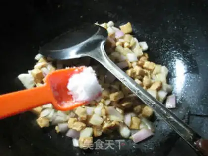 Make Onion chicken rice step 5