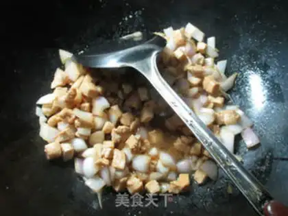 Make Onion chicken rice step 6