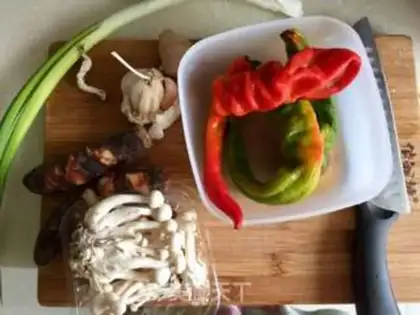 Make Snack pepper mushroom fried sausage step 0