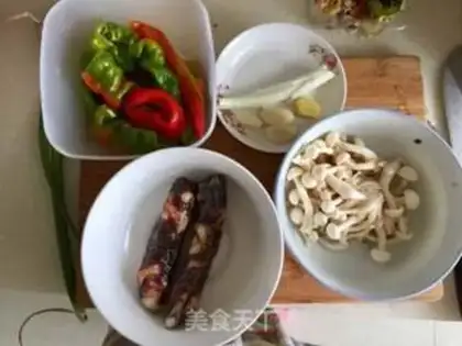 Make Snack pepper mushroom fried sausage step 1
