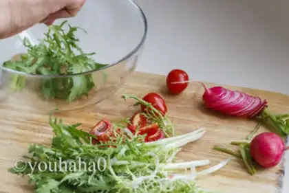 Make A red shrimp salad with oil and vinegar step 8