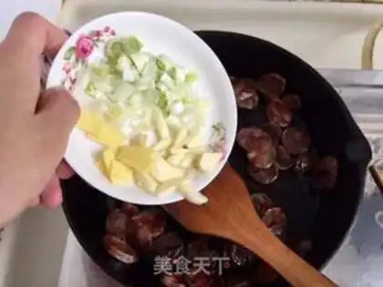 Make Snack pepper mushroom fried sausage step 4
