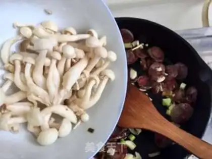 Make Snack pepper mushroom fried sausage step 5