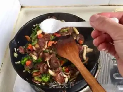 Make Snack pepper mushroom fried sausage step 8