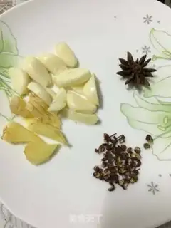 Make Colored chili sauce pickles step 1