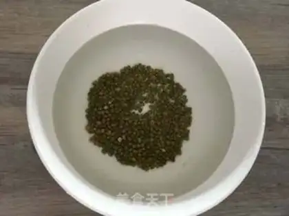 Make The green bean rice step 1