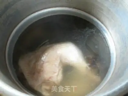 Make Wood, sheep, tail, chicken leg soup step 4
