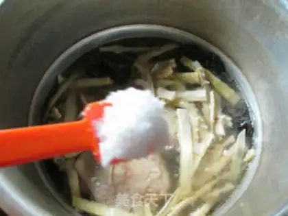 Make Wood, sheep, tail, chicken leg soup step 6