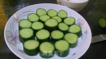 Make cucumber meatball tower step 1