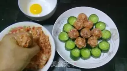 Make cucumber meatball tower step 4