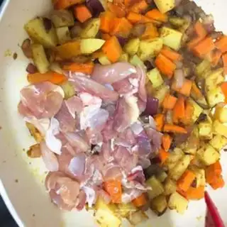 Make Curry chicken leg meat step 7