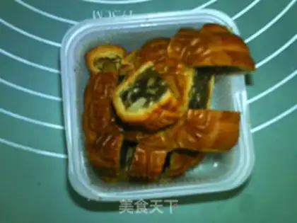 Make ♪ ♪ The monkey lunar pie ♪ step 1