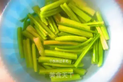 Make A thousand pieces of silk for the celery step 0