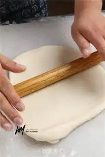 Make Rose roses and bread step 4