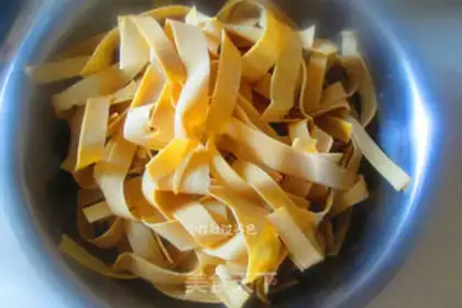 Make A thousand pieces of silk for the celery step 3
