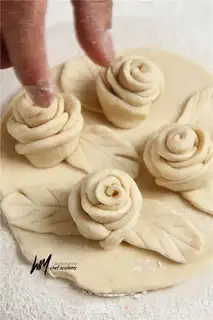 Make Rose roses and bread step 13