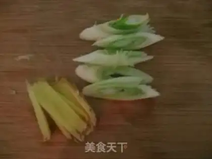 Make Burger egg soup step 1