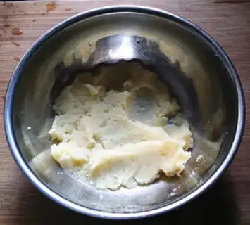 Make Smiley potatoes step 1