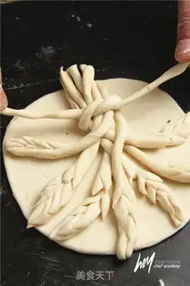 Make Mace decorated bread step 8