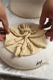 Make Mace decorated bread step 9