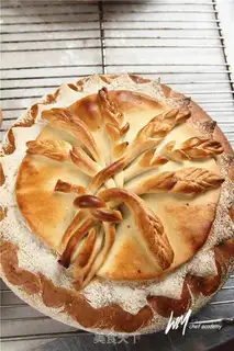 Make Mace decorated bread step 11