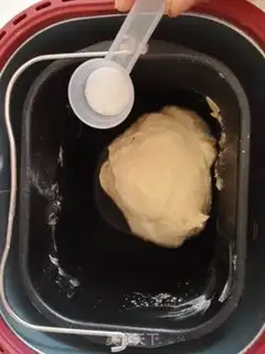 Make Black Sesame, black gallons of bread step 4