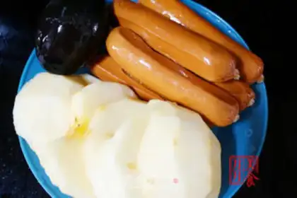 Make Cracker sausage apples step 0