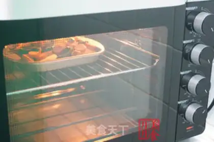 Make Cracker sausage apples step 4