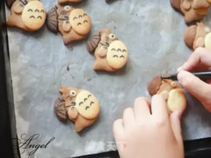 Make Dragoncat cookies step 11