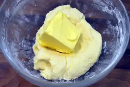 Make Milk moon cake step 2