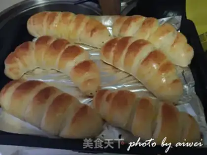Make caterpillar bread step 14
