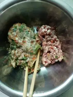 Make Porridge beef pork dumplings step 1