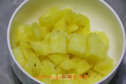 Make Pineapple porridge step 1