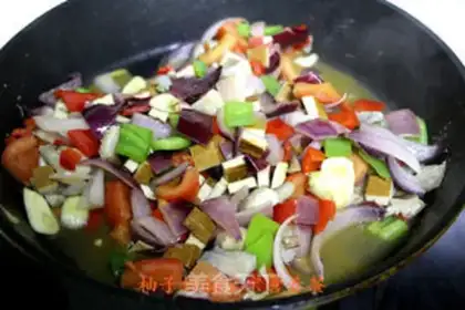 Make North African eggs step 5