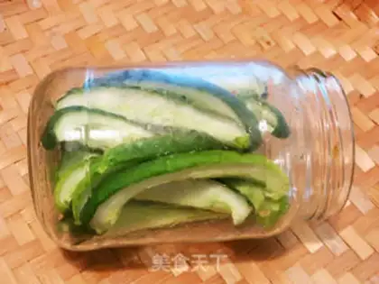 Make cucumber pickles step 2