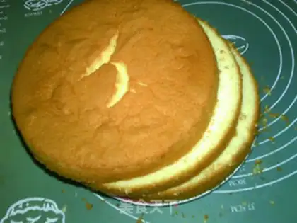 Make A flower cake: a snow rabbit step 1