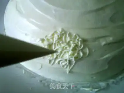 Make A flower cake: a snow rabbit step 12