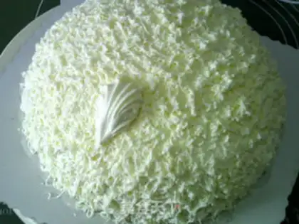 Make A flower cake: a snow rabbit step 14