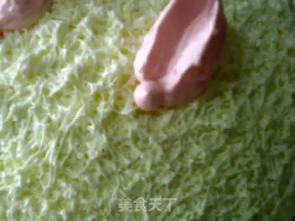 Make A flower cake: a snow rabbit step 17