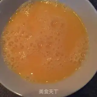 Make Scrambled eggs step 1