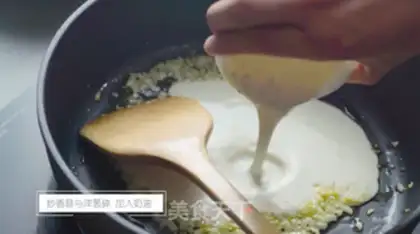 Make Chicken gravy with hand pasta step 4