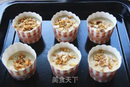 Make Banana walnut marfin step 5