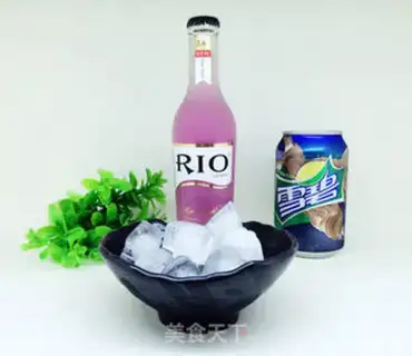 Make A purple cocktail step 0