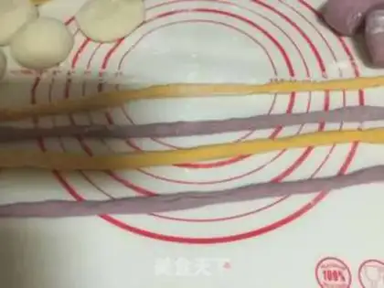 Make Color embroidery ball buns step 4