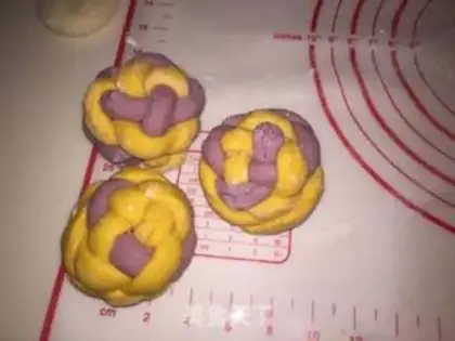 Make Color embroidery ball buns step 10