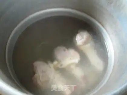 Make Pumpkin chicken leg soup step 4