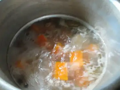 Make Pumpkin chicken leg soup step 5