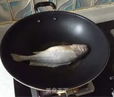 Make Red-burned yellow fish step 1