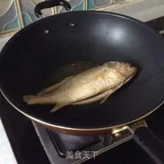Make Red-burned yellow fish step 2
